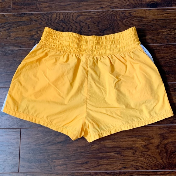 PINK Active Shorts - Picture 2 of 5